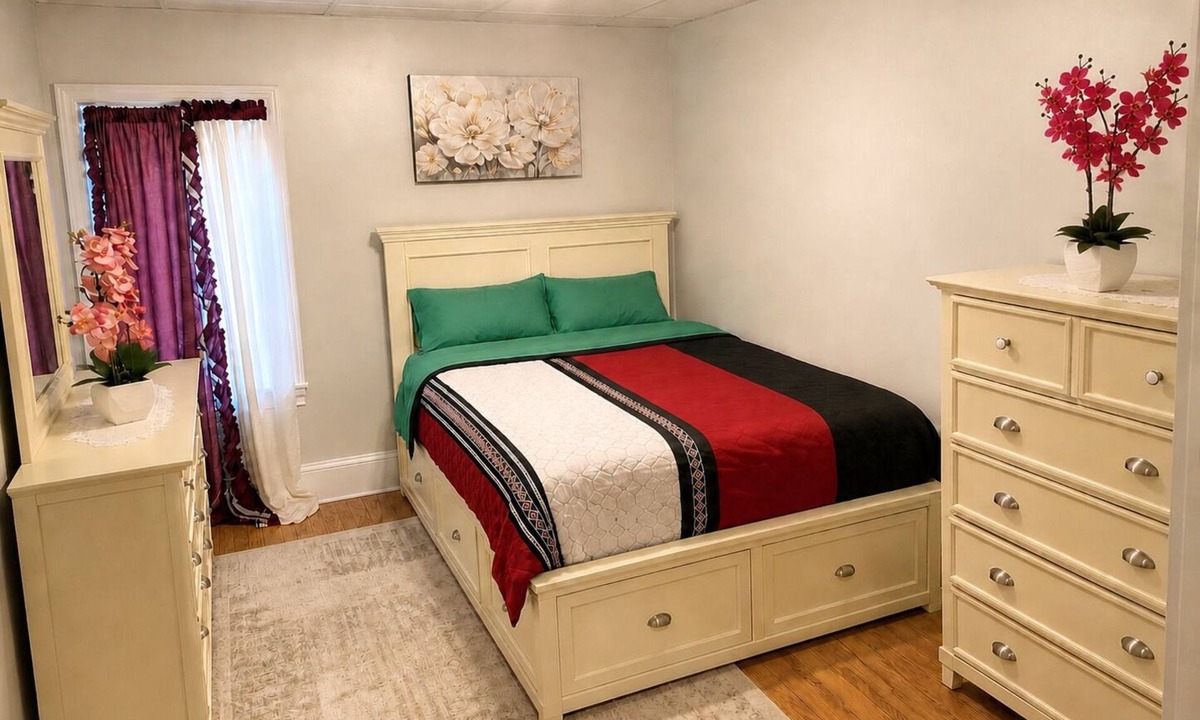 Fall River Apartment | Fall River Stay Stylish 2BR Free Parking