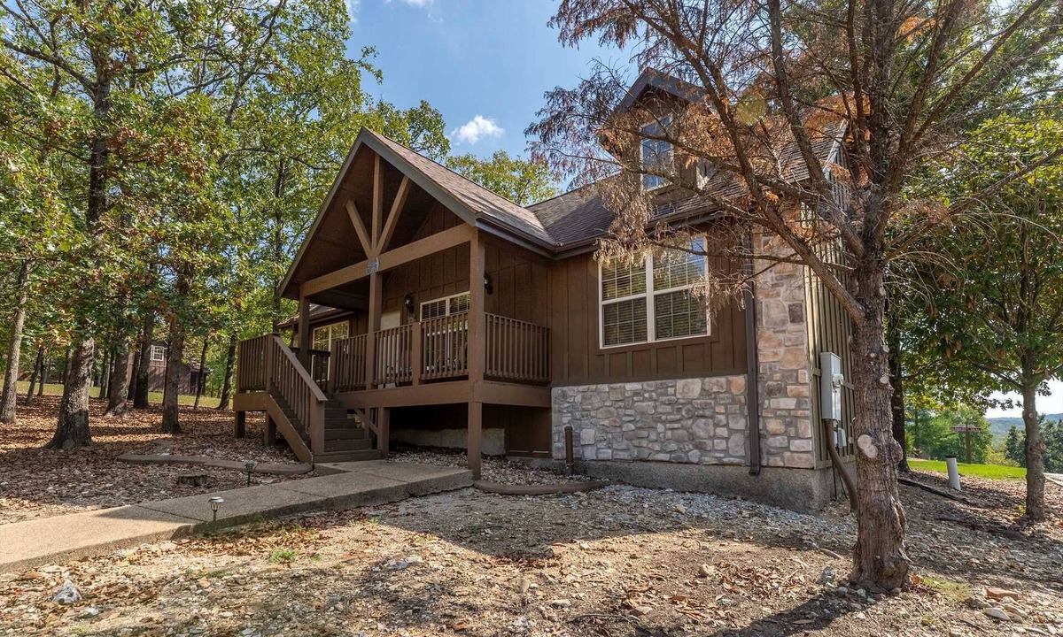 Reeds Spring Cabin | "Falling Leaf" Lodge - Stonebridge Resort by SDC -Short walk to Private Lake - SB100