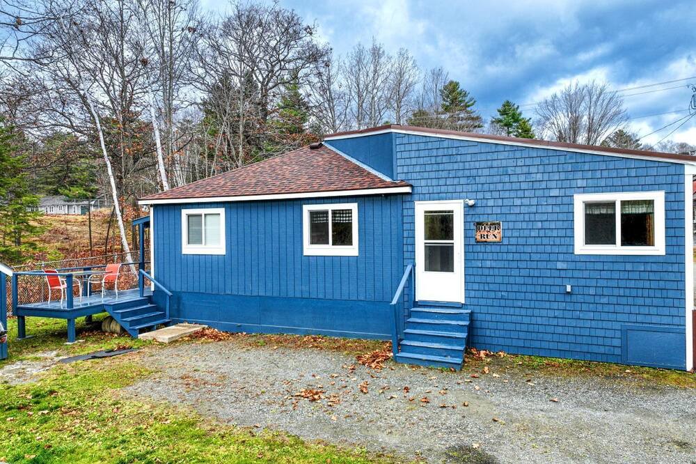 Greenville Cabin | Family Cabin Near the Lake with BBQ in Maine