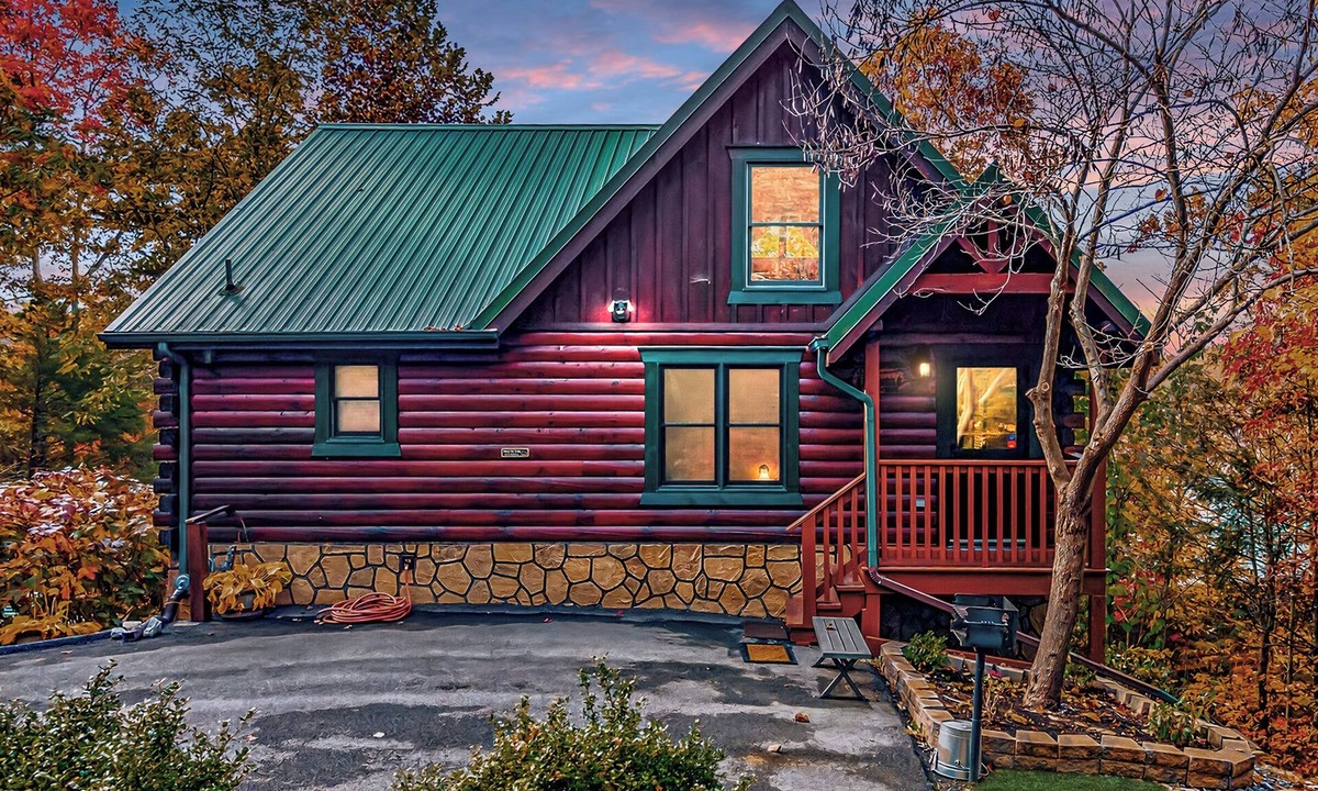 Black Bear Falls Cabin | Family Cabin Retreat | Multi Arcade | HotTub