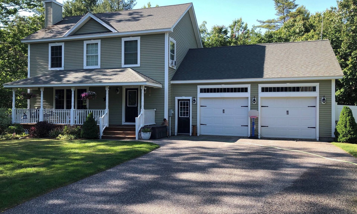 Scarborough House | Family Friendly Home w/Pool. Close to Beaches, Shopping, I-95, Amusements & more