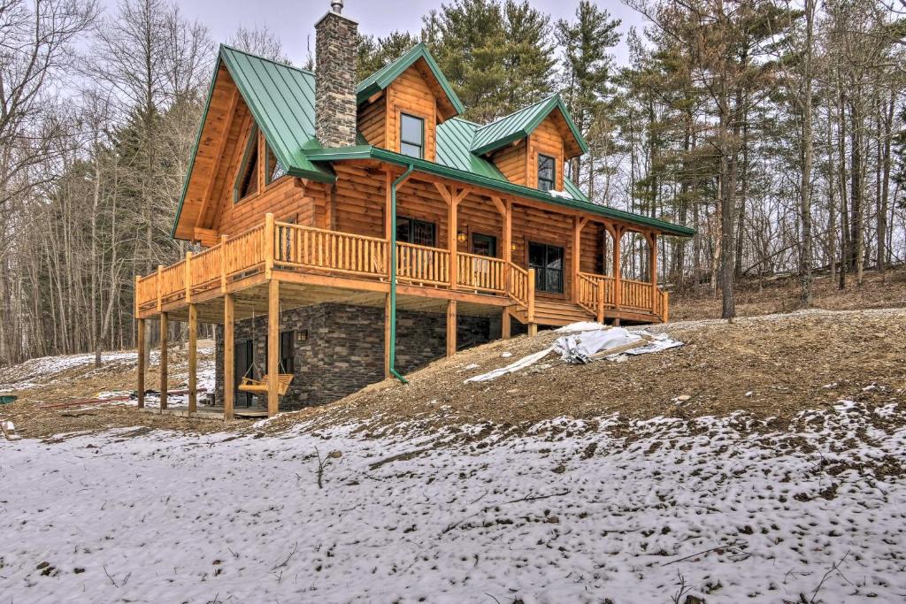 Bladensburg House | Family-Friendly Warsaw Cabin w/Deck & Fireplace!