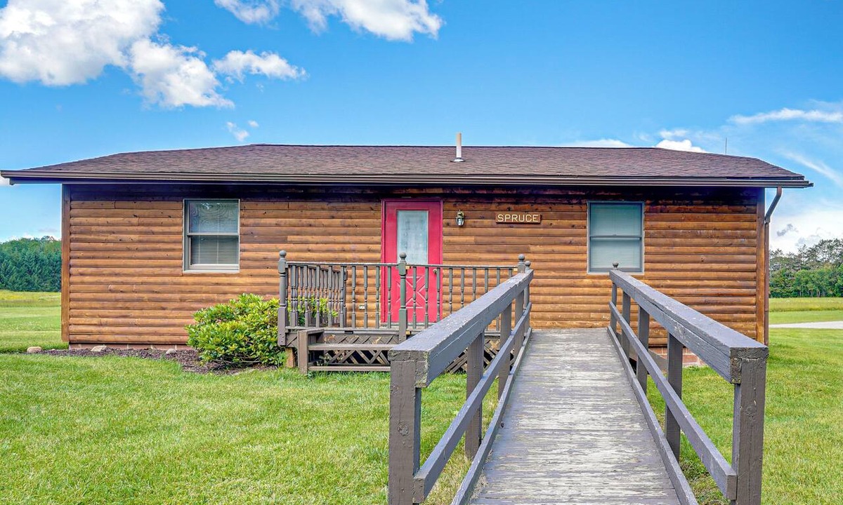 Bliss Apartment | Family Fun! Bliss Studio w/Lake & Trail Access