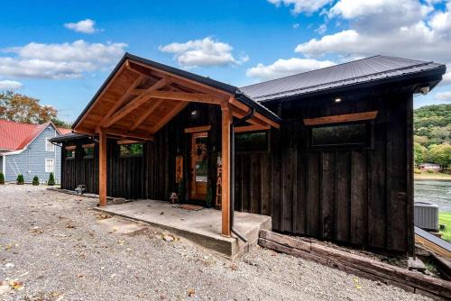 Turkey City House | Family Fun by the River: Unmatched Cabin Experience in Pennsylvania