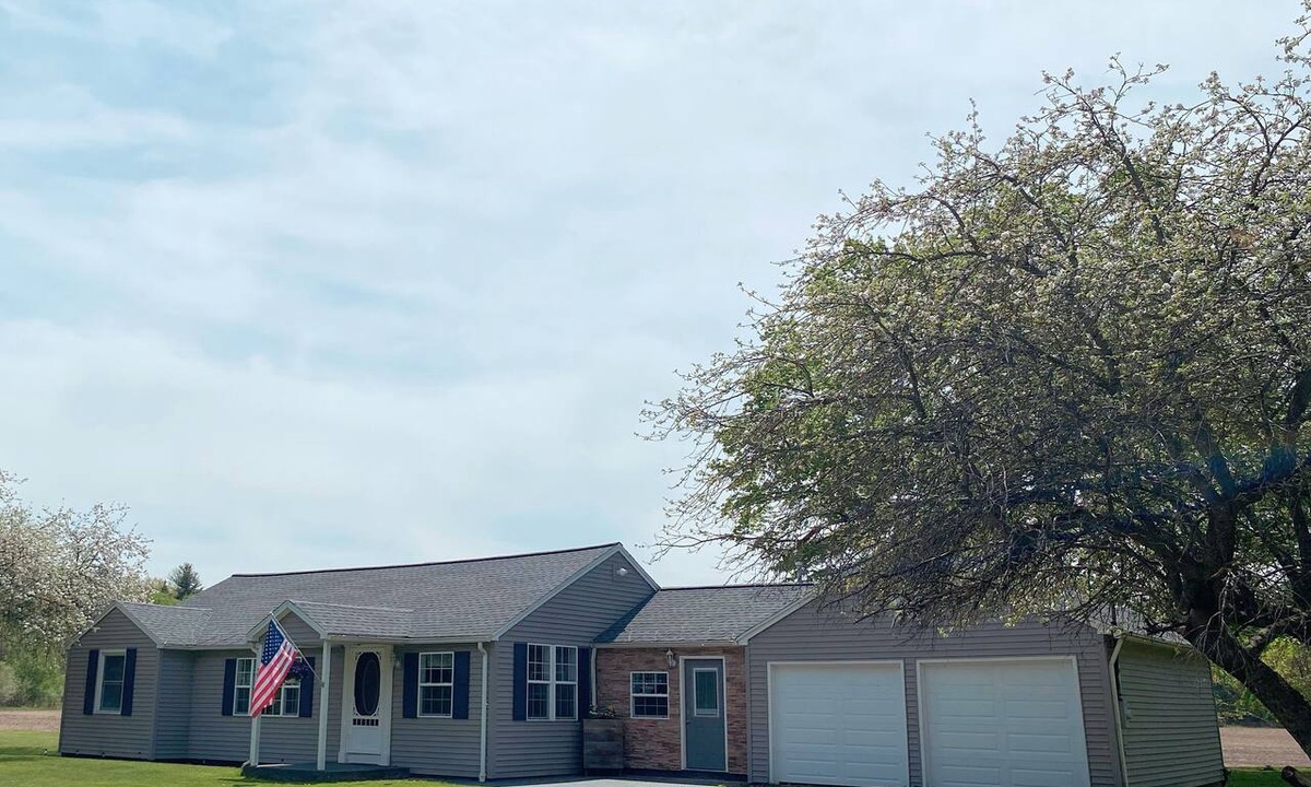 Jamestown House | Family & pet friendly home with yard - 5 minutes from Chautauqua Lake!