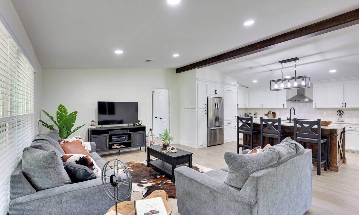 Tyler House | Family Retreat w/Fire Pit & Fenced Yard, Sleeps 8