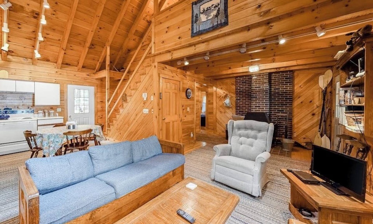 Wayne Cabin | Fantastic retreat close to lake with nearby boat access & private beach - dog OK