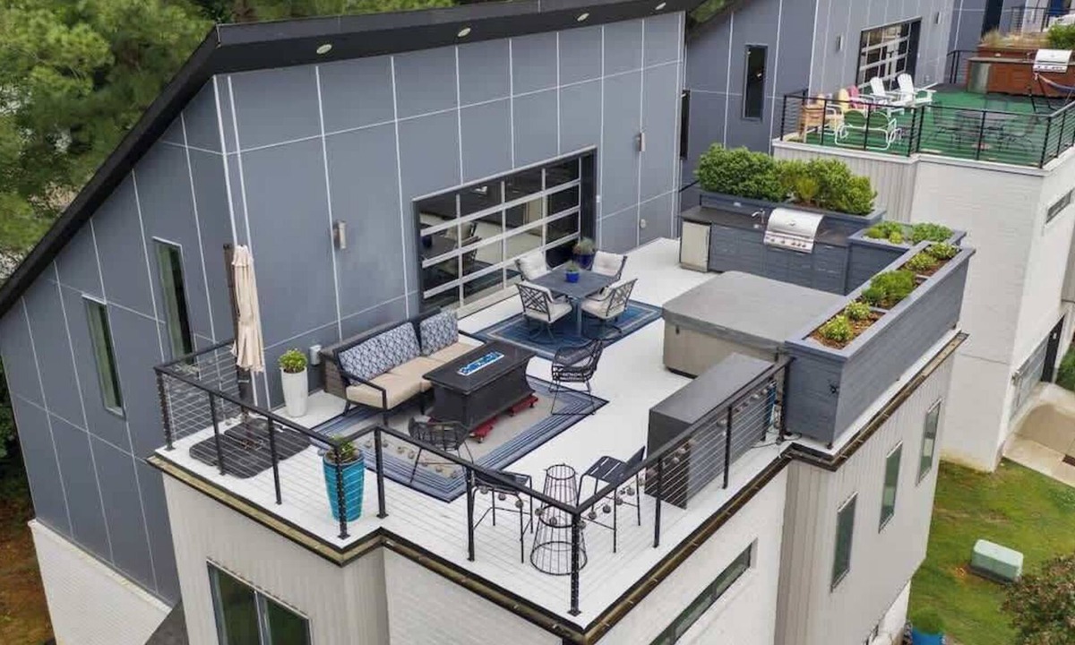 Fayetteville House | Fayetteview Rooftop Balcony Hot Tub 5 Min to DT