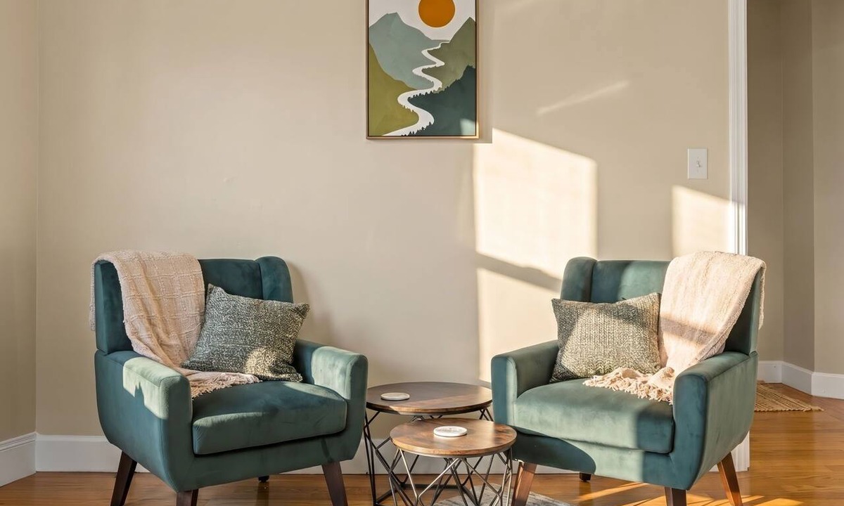 Dudley Square Apartment | FIFA! Spacious Modern 3BR - FREE Parking - Heart of Boston