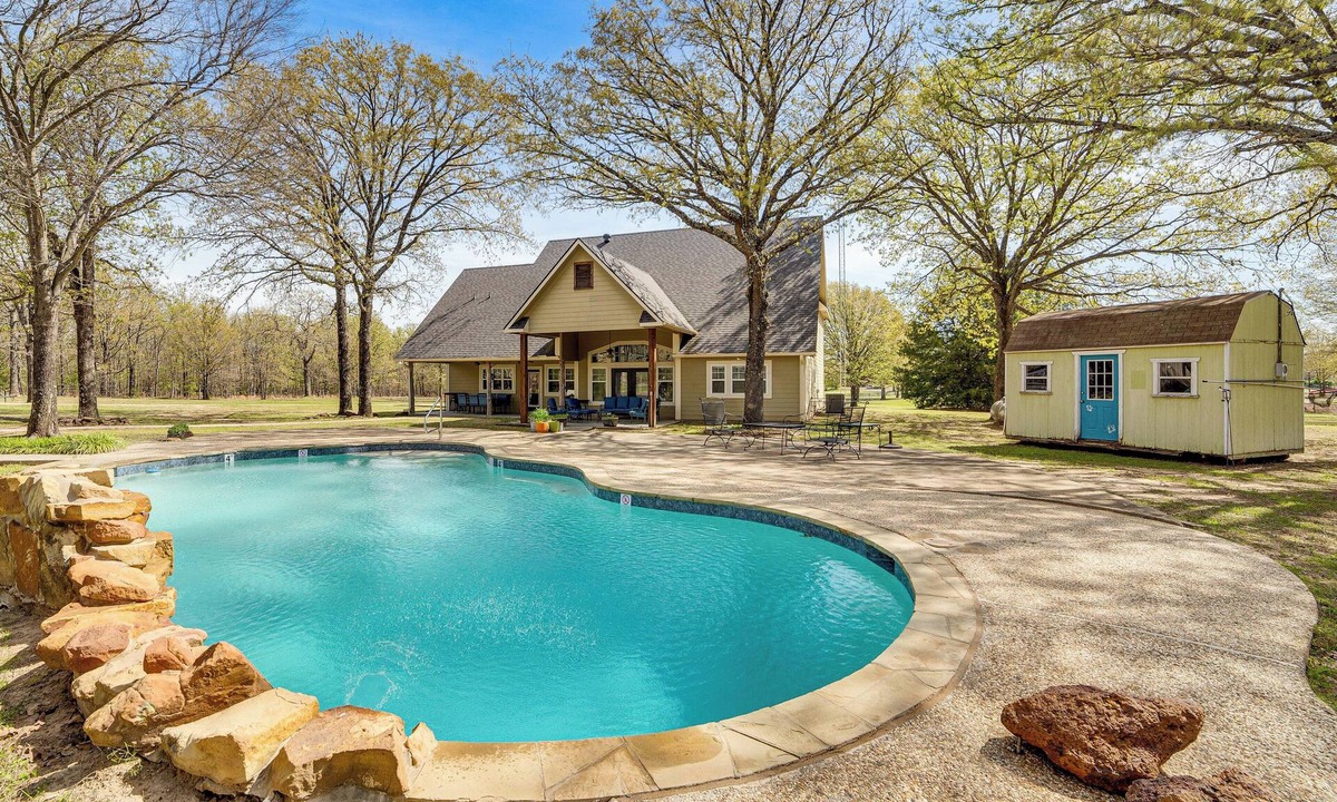Emory House | Fin & Fawn Lodge' 1 Mi to Lake Fork w/Pool!