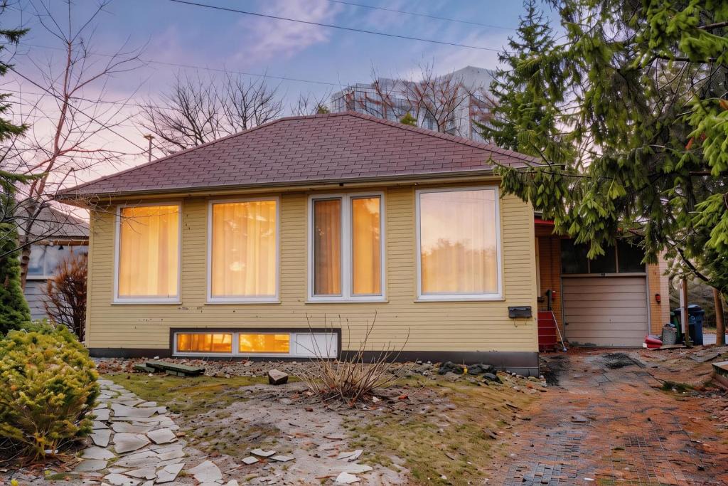 Newtonbrook House | Finch Terminal Station 1min -Yonge and Finch Intersection
