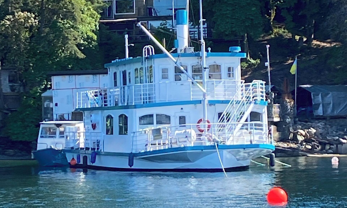 Victoria Bed & Breakfast | "Flagship 1" Live-Aboard BNB: Paddle Boards, Kayaks, Dinghy, Crabbing, and More