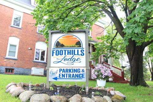 Whippleville Hotel | Foothills Lodge & Cafe