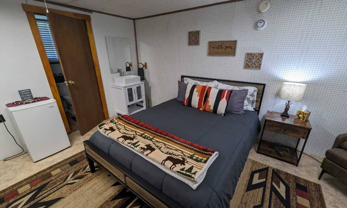 Coudersport Cabin | Forest Haven: Romantic 1BR Getaway For Two l Sleep 2