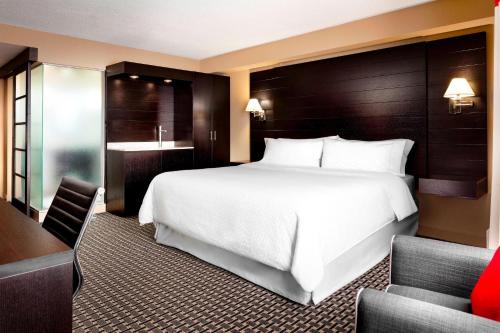 Mississauga Hotel | Four Points by Sheraton Mississauga Meadowvale