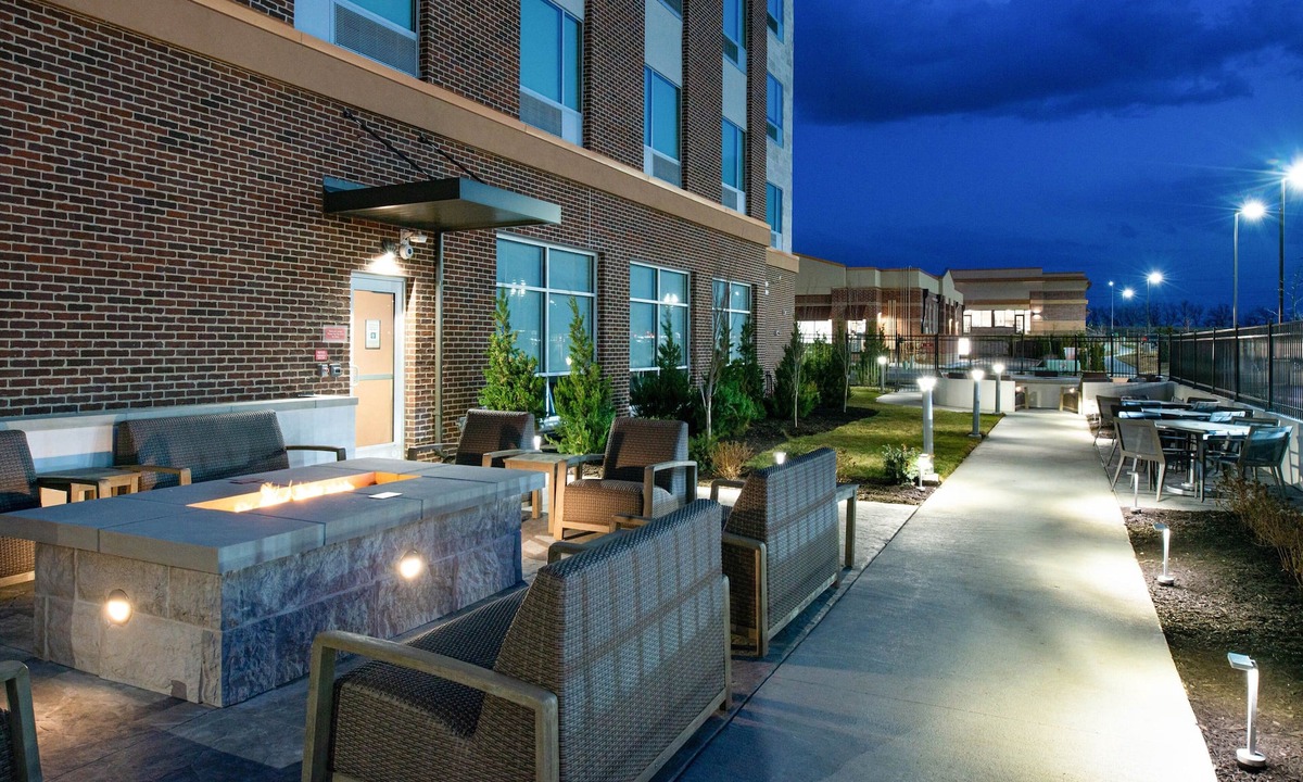 Olathe Hotel | Four Points by Sheraton Kansas City Olathe