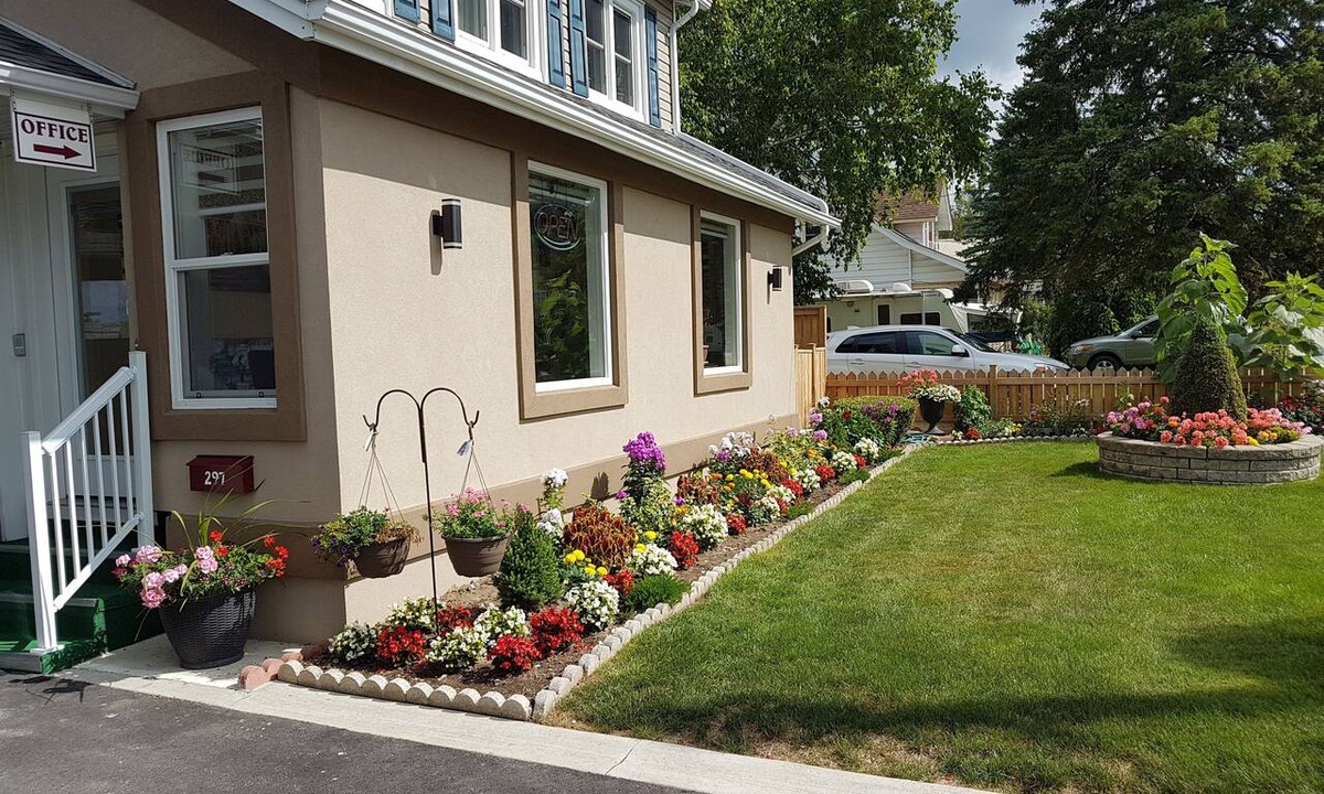 Napanee Hotel | Fox Motor Inn