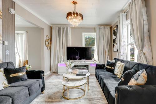 Rochester House | Free Parking! Townhome 3 Mi to Dtwn Rochester