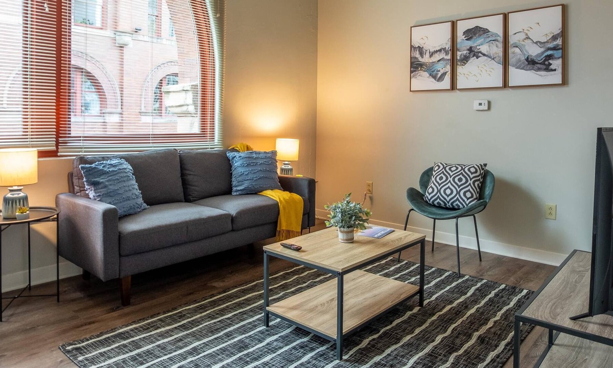North Shore Apartment | Frontdesk | Modern 2 BR near Historic District