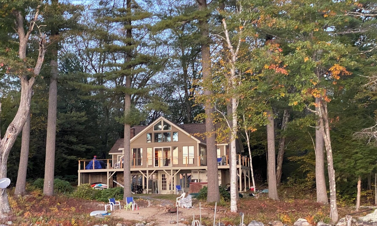 Center Lovell House | Frontlake dream House 2 boat dock, hot tub, on Kezar Lake