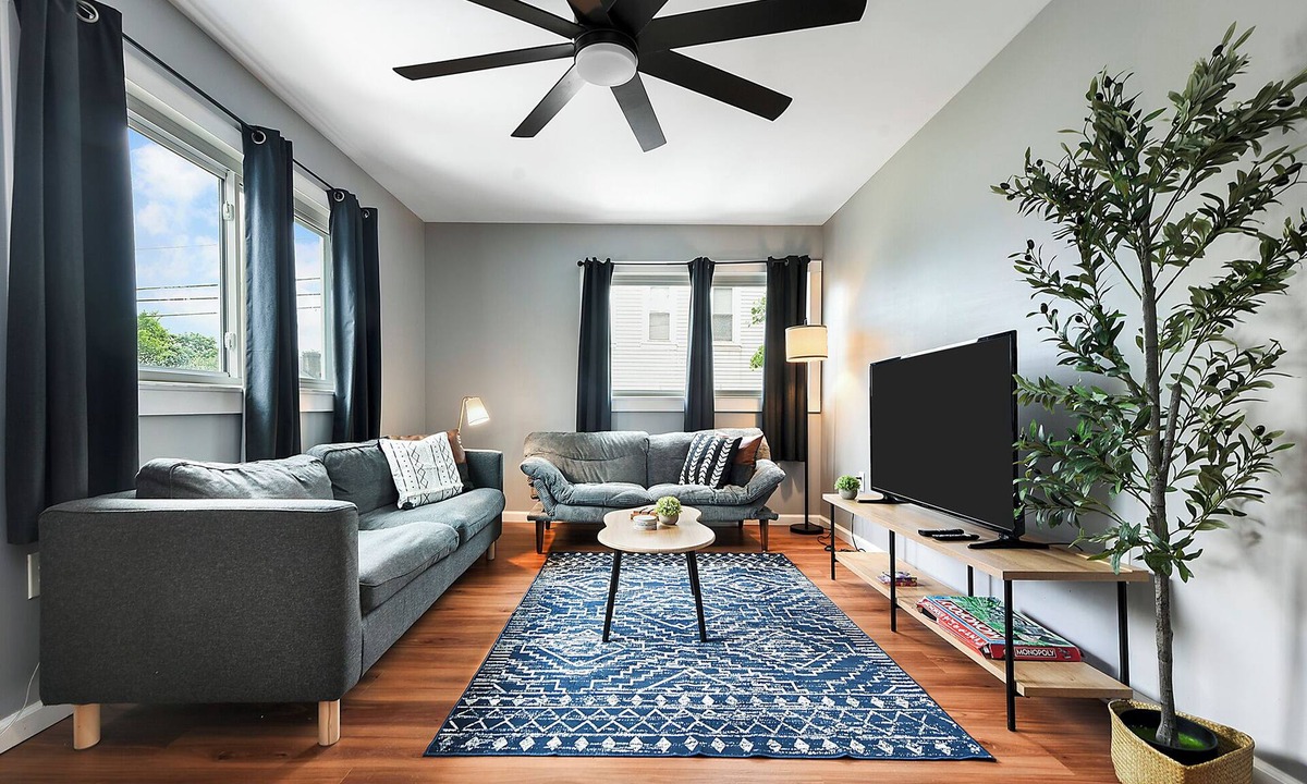 South Side Slopes House | Funky family home: ping pong, workspace & comfort
