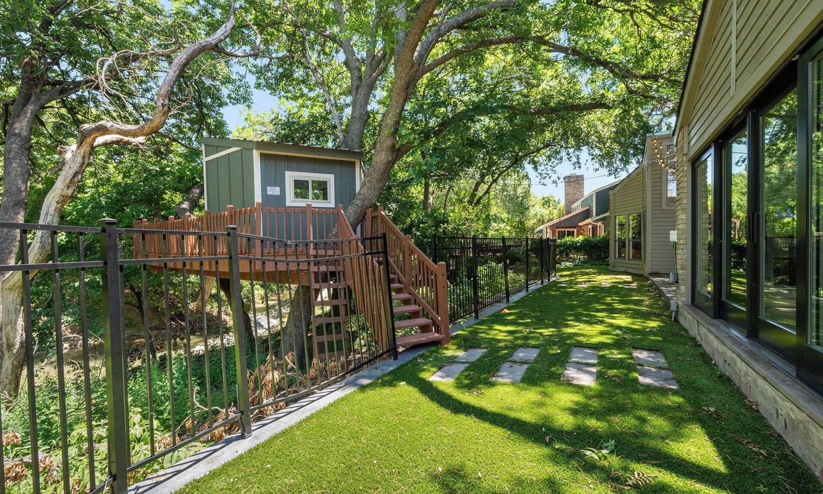Garland House | Garland Huge House | Unique Treehouse Queen Suite | Outdoor Dining | Time Togeth