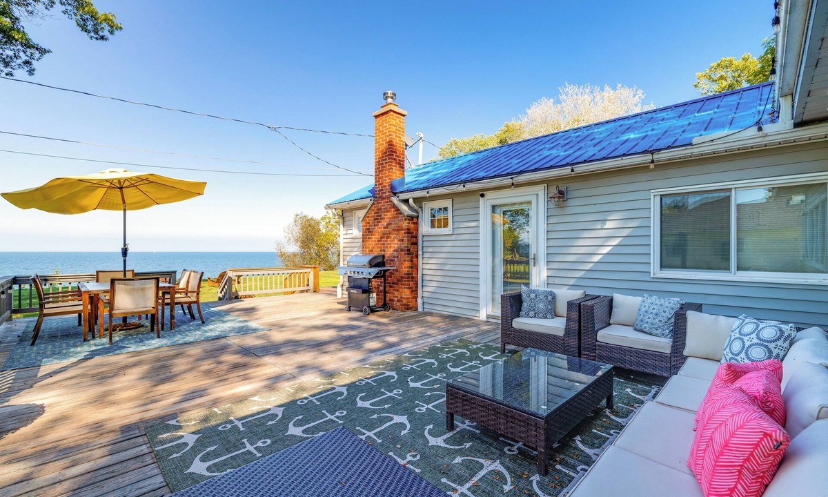 Wilson House | Gateway to Niagara Falls! Home Above Lake Ontario