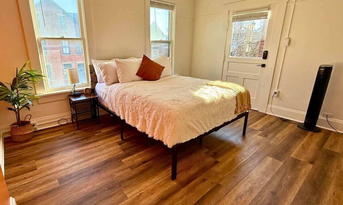 German Village House | German Village & Downtown | Steps to High Street | Free Parking | 5,800 Reviews