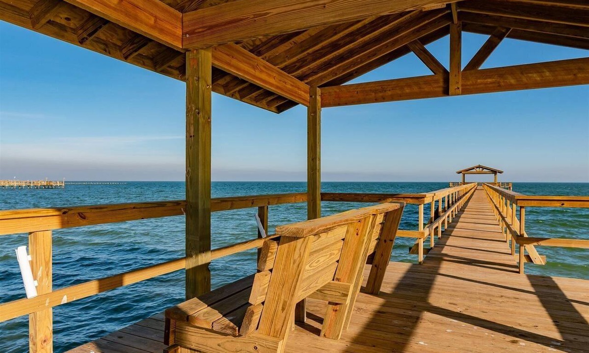 Rockport Condo | Golden Gull by Miss Kitty’s