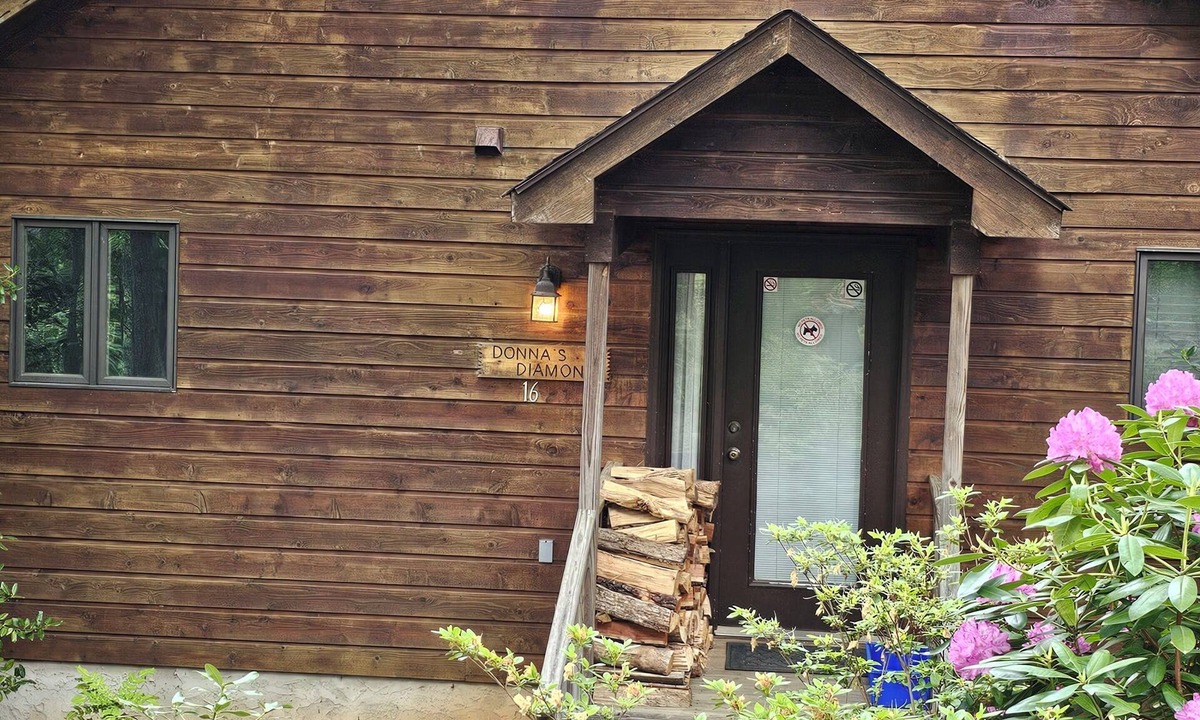 Skyland Cabin | Golf Fans Welcome! Private Cabin Near Asheville's PGA Event
