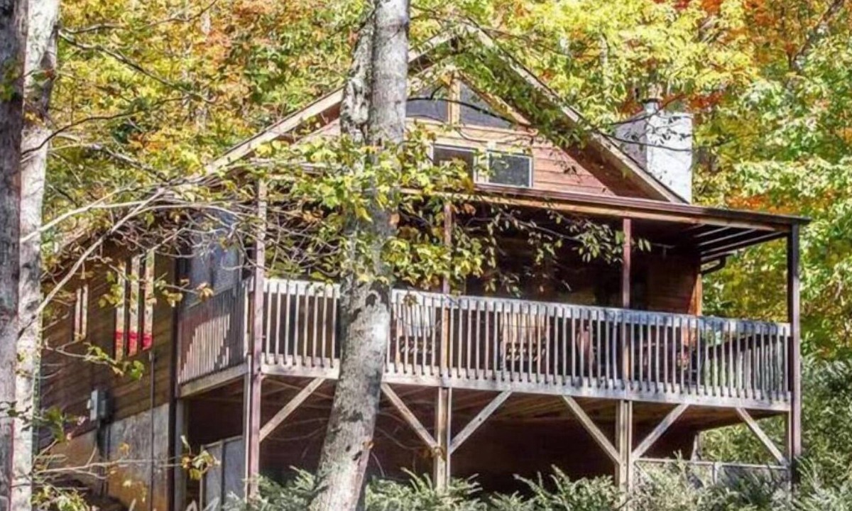Skyland Cabin | Golf, Mountains & Hot Tubs - Asheville's Ultimate Tournament Getaway
