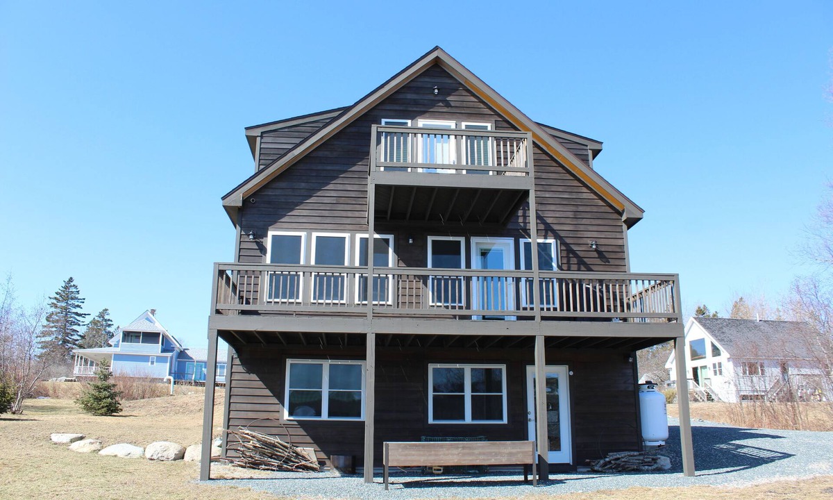 West Tremont Apartment | Gorgeous 2 bedroom apartment in new house with waterfront views in Duck Cove