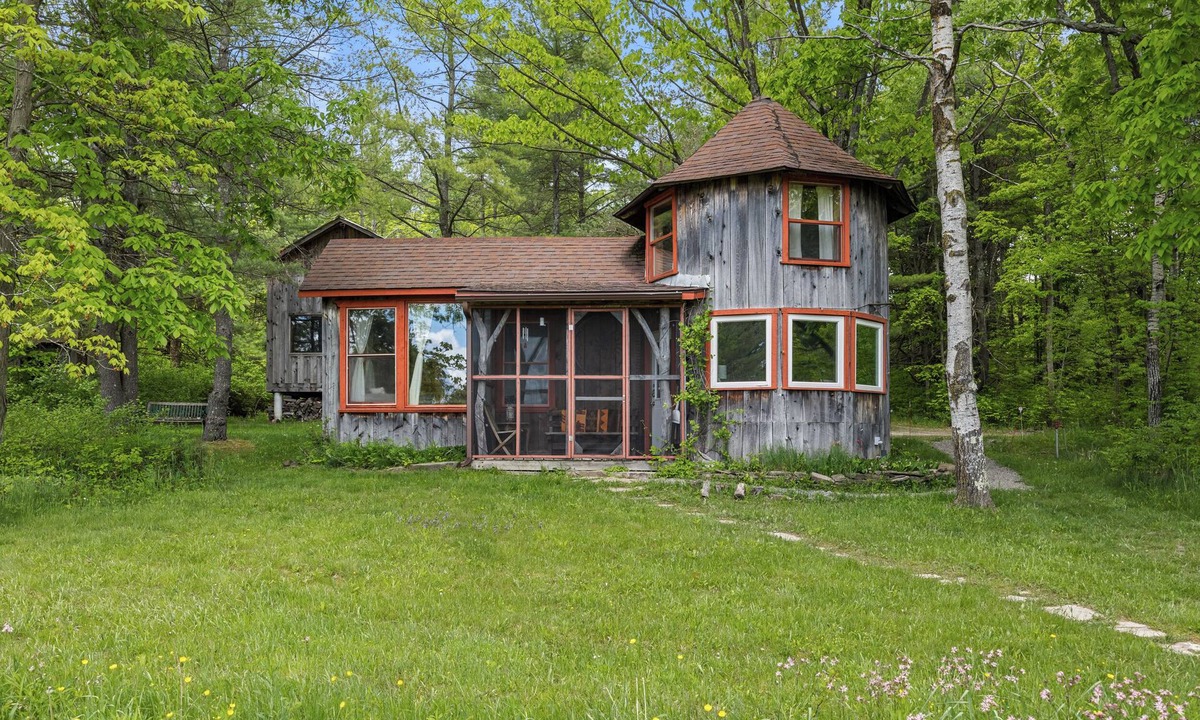 Alpine Cabin | Gorgeous Hilltop Paradise with epic views and swimming pond