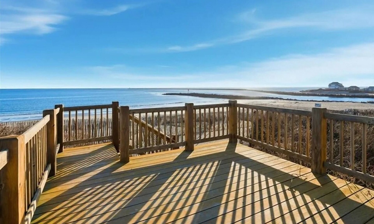 Jerusalem Cottage | Gorgeous Newly Renovated Beachfront House in the Dunes, 360 Ocean View!