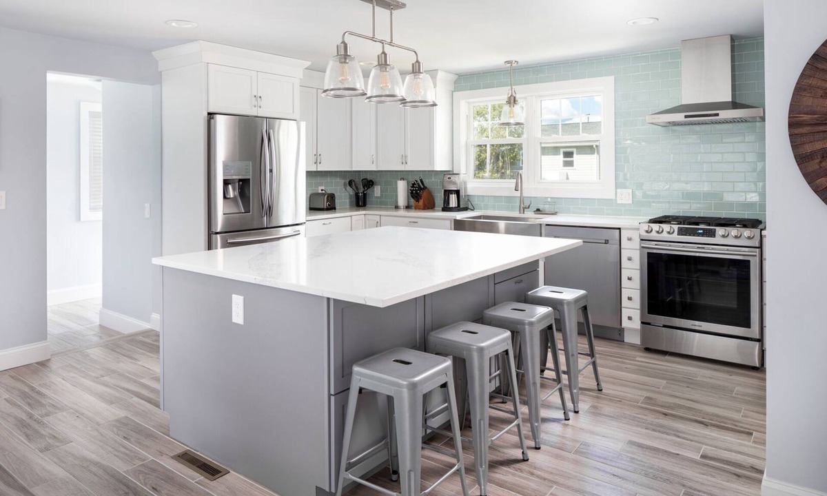 Narragansett House | Gourmet Kitchen, Air Conditioning, Walk to Beach