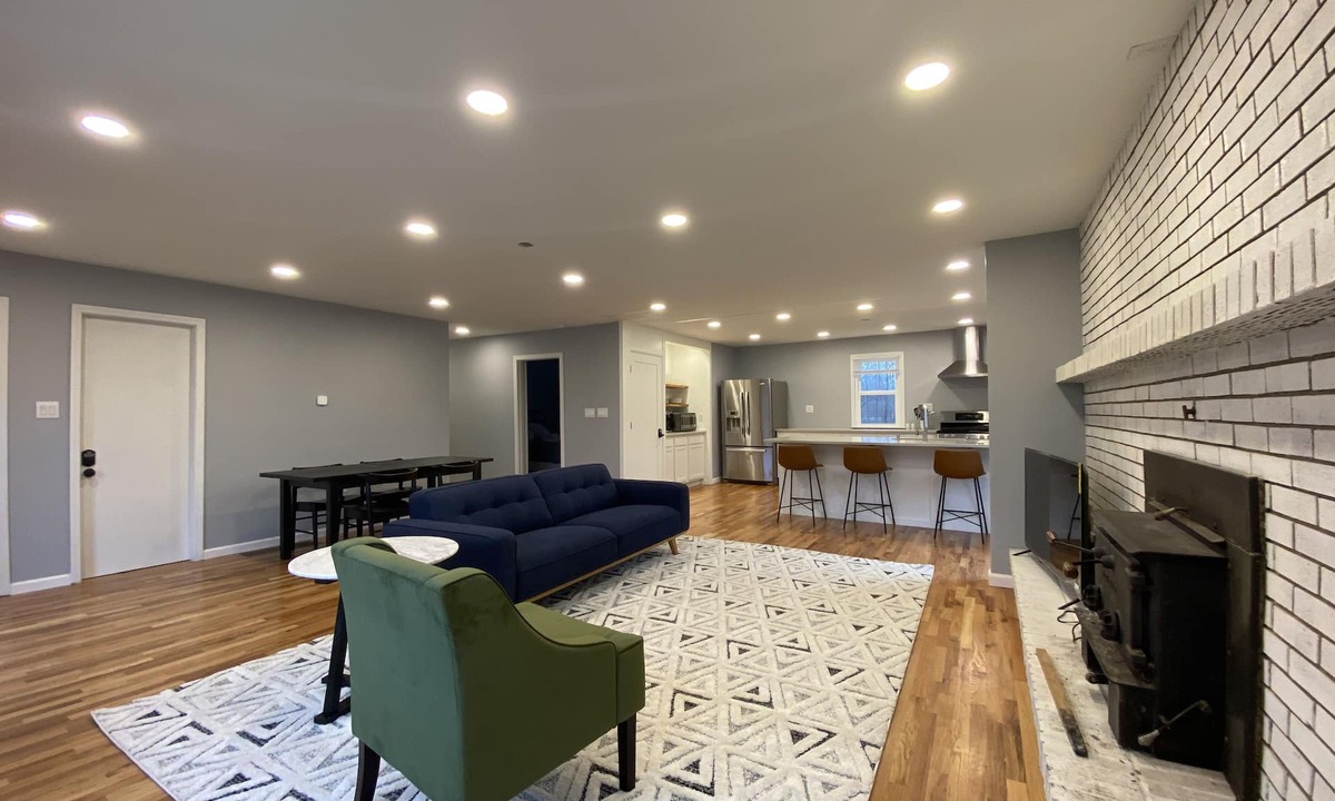 Hebron House | Granville Guesthouse - 3 miles south of Charming Granville