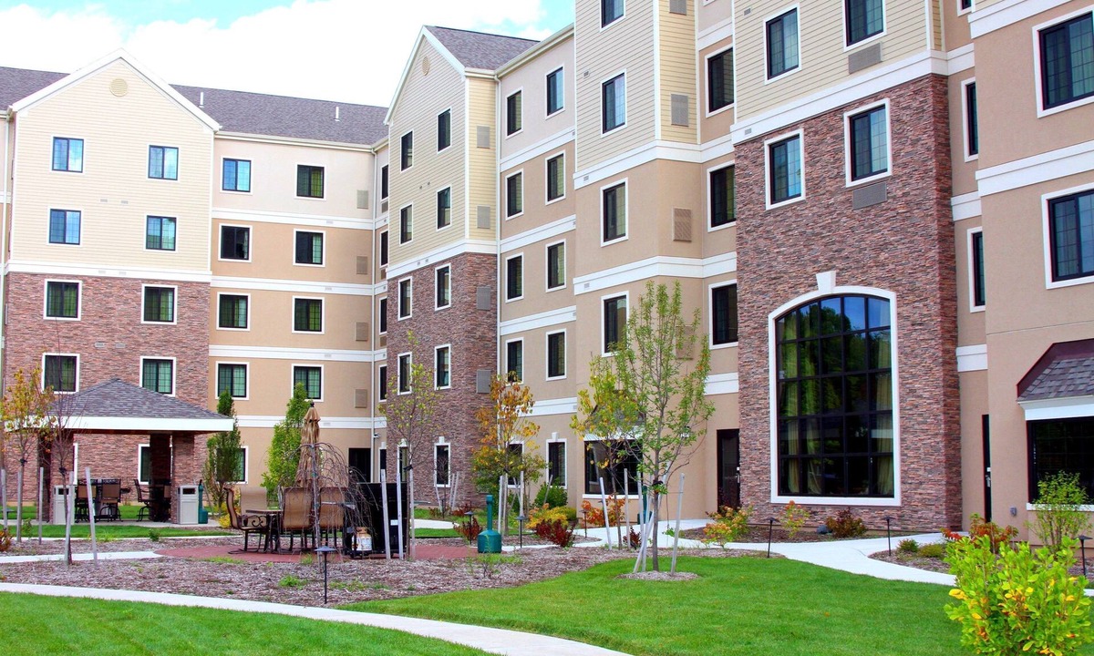 Liverpool Apartment | Great for Business Travellers! Studio Suite Near Syracuse University | Free Breakfast + Business Center