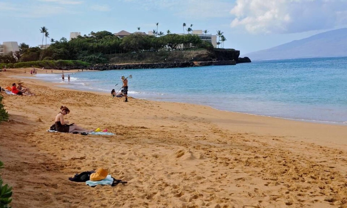 Kaanapali House | Great Relaxing Overnight Stay! 2 Ocean Front Units, w/ Balcony! Parking, Pool