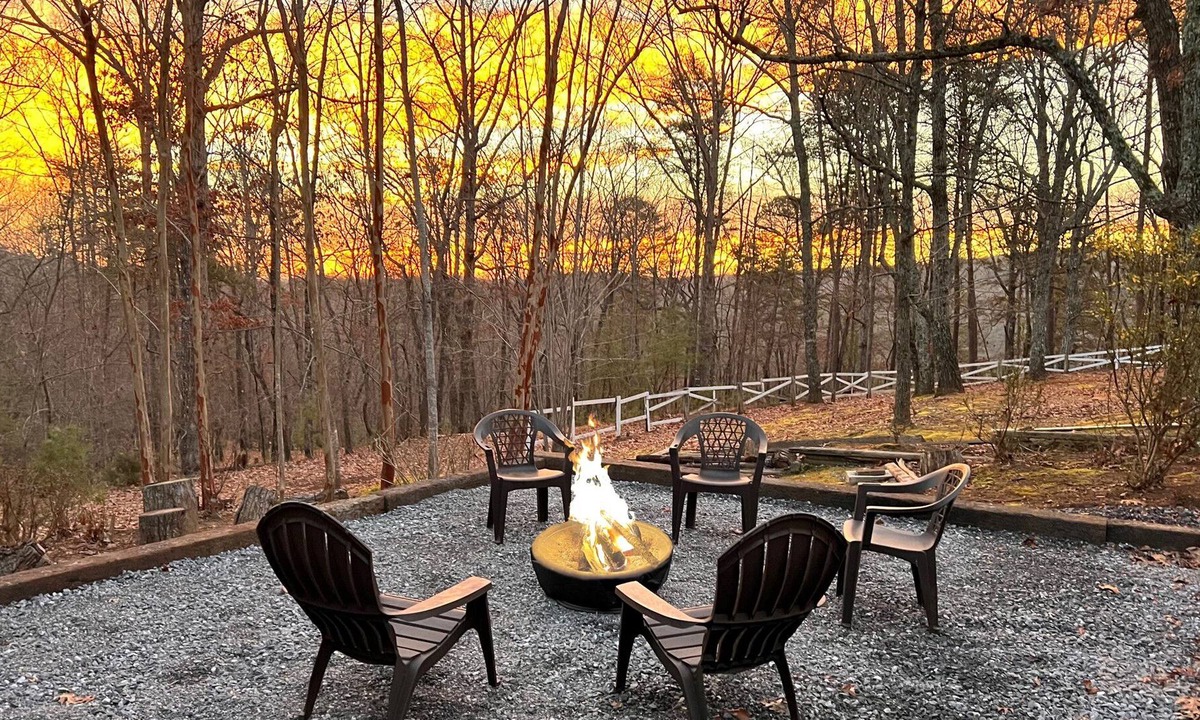 Sunset Cove Cabin | Green Garden Chalet -Close to downtown, WiFI sleeps 8 - Mr Lake Lure Vacation Rentals