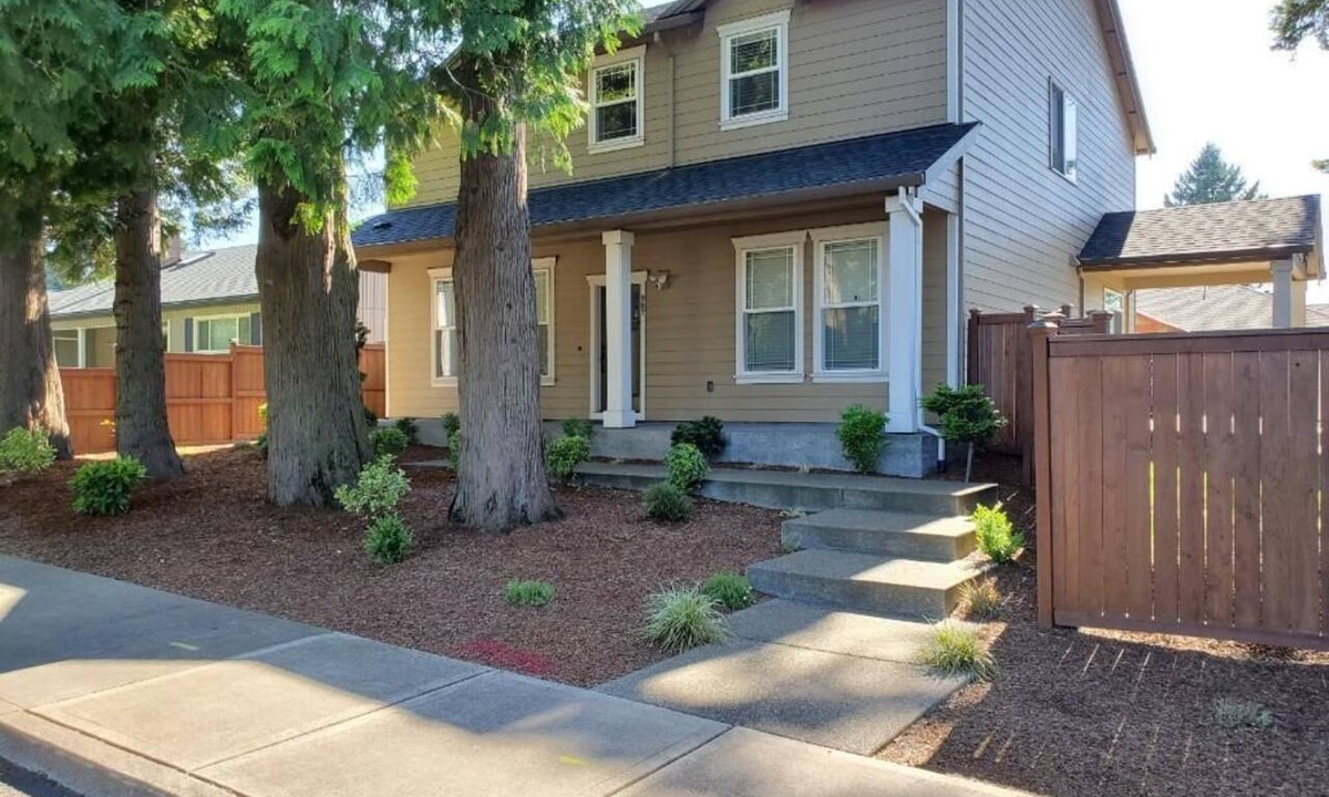 Gresham House | Gresham pine
