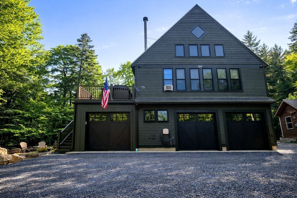 Beaver Cove Cabin | Group Cabin with Pool Table, Spa and Many More Amenities in Maine