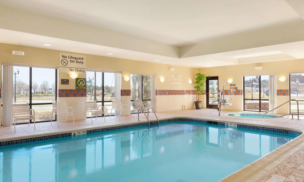 Geneva Hotel | Hampton Inn Geneva