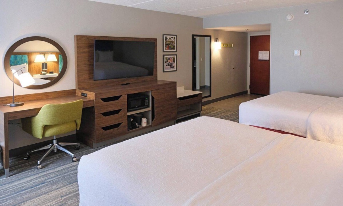 Lima Hotel | Hampton Inn Lima