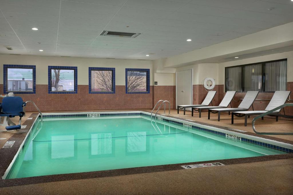 Downtown Niagara Falls Hotel | Hampton Inn Niagara Falls