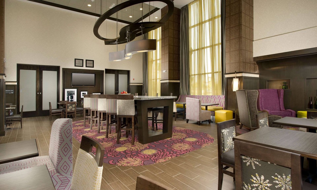 Cheektowaga Hotel | Hampton Inn & Suites Buffalo Airport
