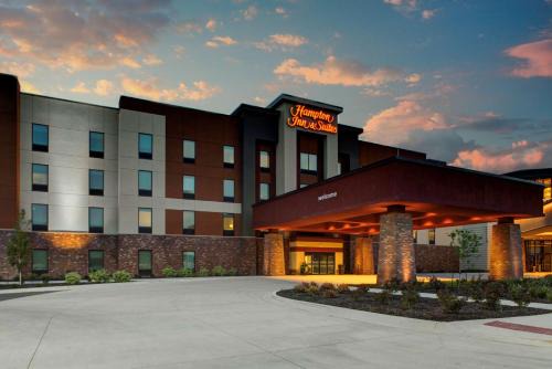 Pittsburg Hotel | Hampton Inn & Suites by Hilton Pittsburg Kansas Crossing Casino near PSU