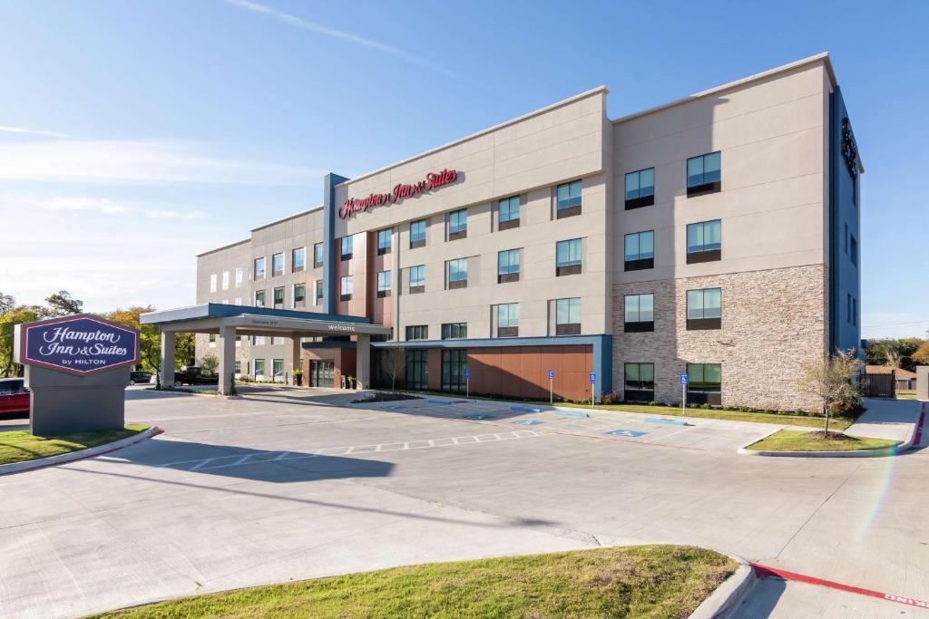 White Rock Hills Hotel | Hampton Inn & Suites Dallas East