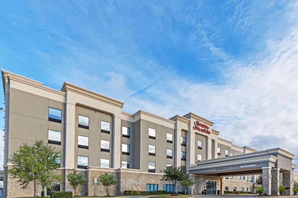 West Dallas Hotel | Hampton Inn & Suites Dallas I-30 Cockrell Hill, Tx