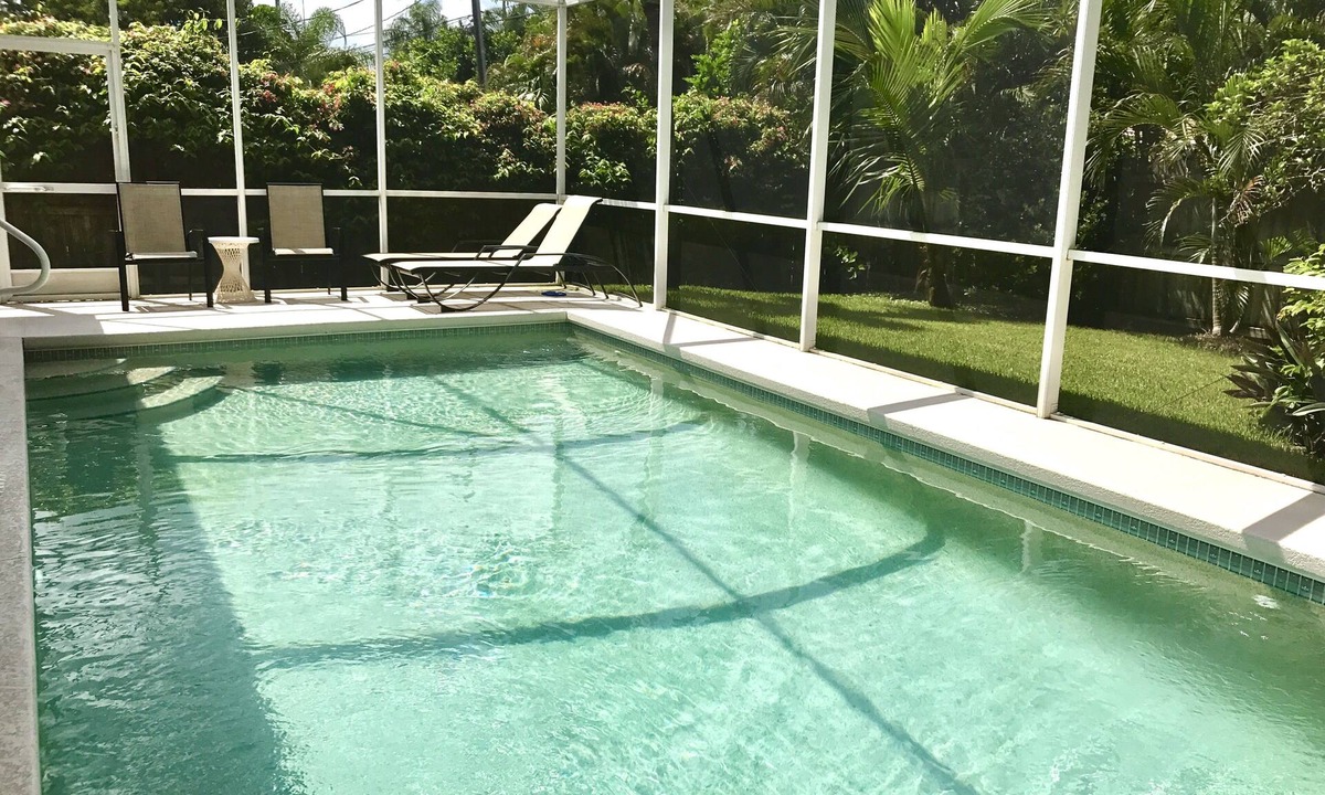 Naples Park House | Heated Pool! 5 Minute Bike To Beach, Dining, Mercato! Bikes Included