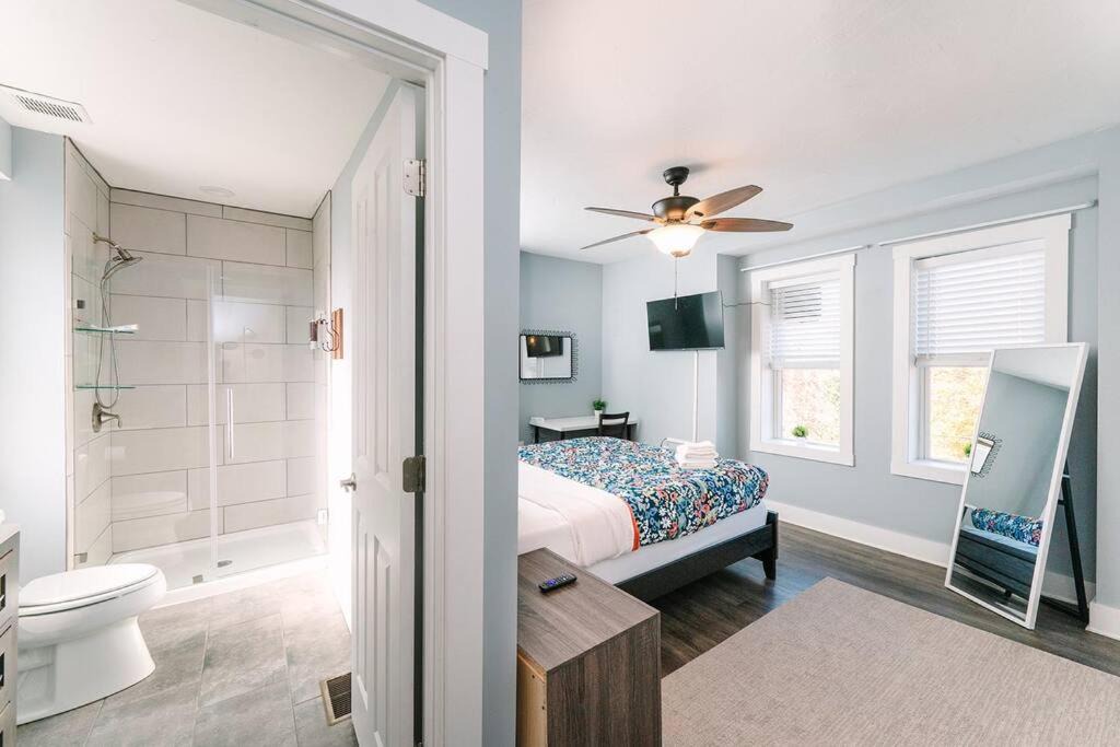 Manchester Apartment | High-Speed Internet - Parking - Washer & Dryer